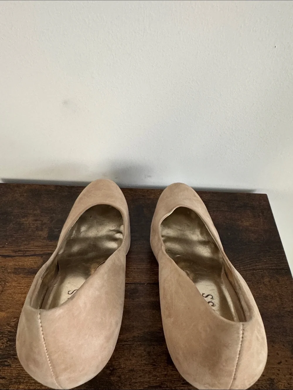 GUESS Beige/Tan Platform Pumps